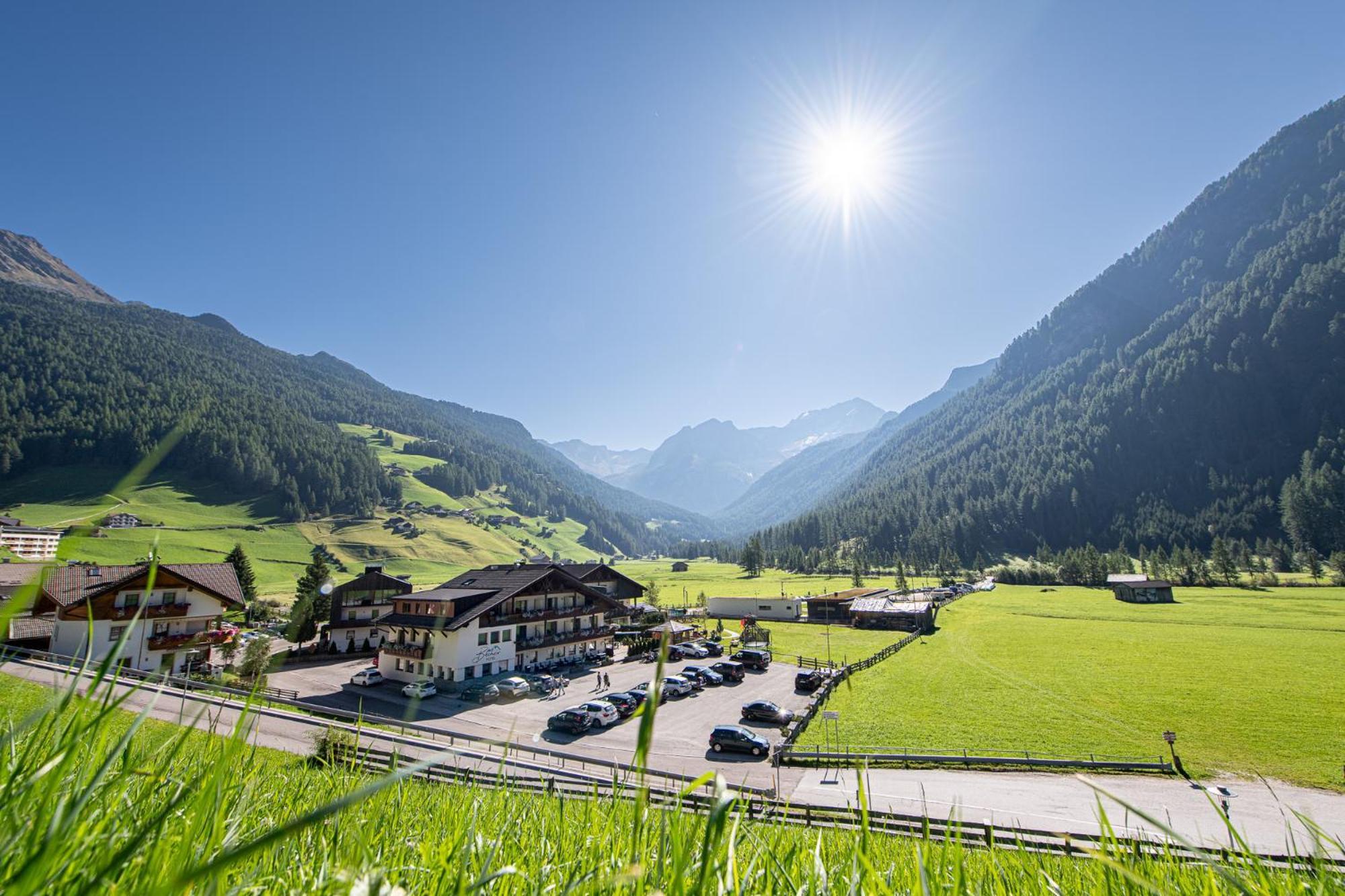 Hotel Bacher Rein in Taufers Exterior foto