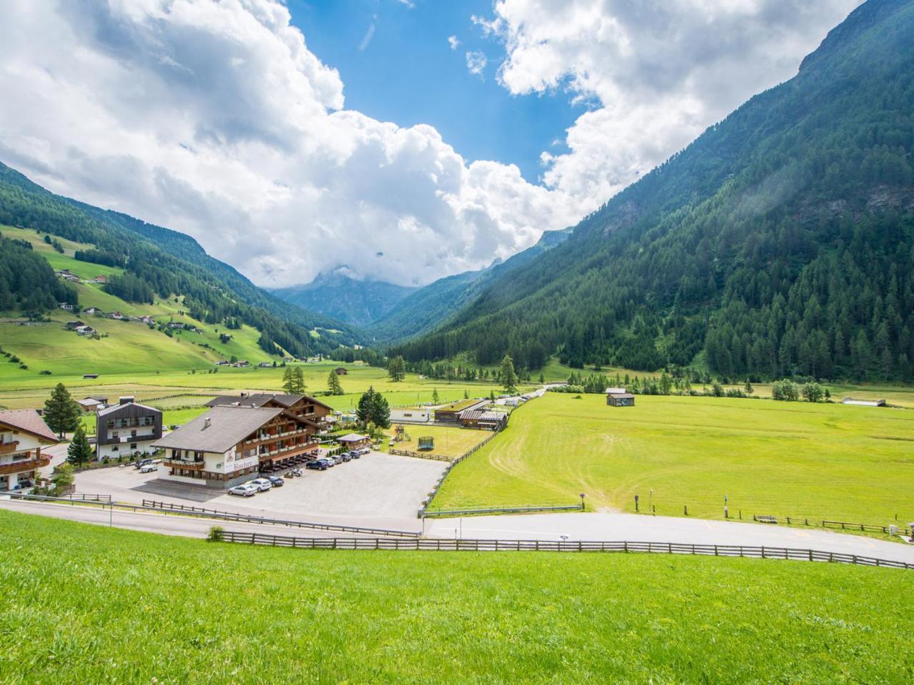 Hotel Bacher Rein in Taufers Exterior foto